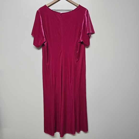 NWT Universal Standard Hot Pink Velvet V-Neck Dress Size 14-16 - Picture 5 of 5